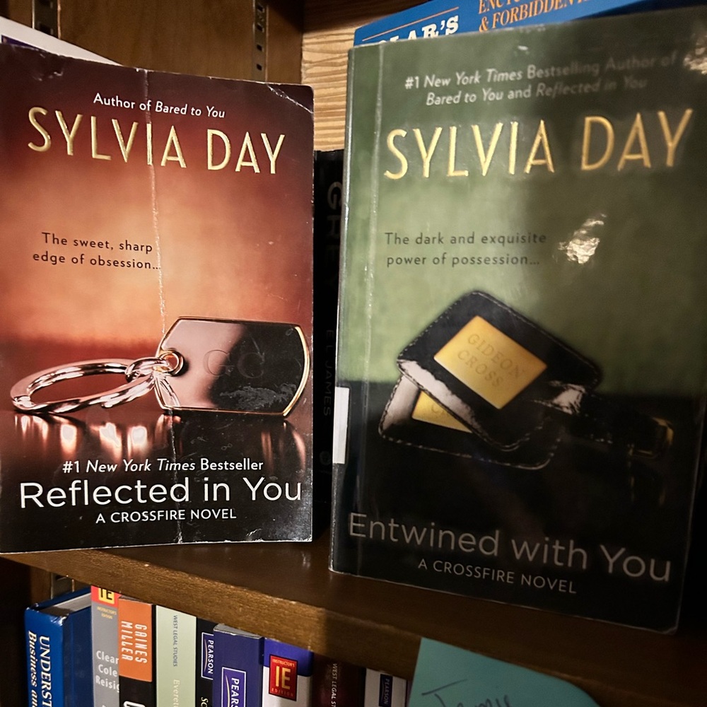 Assorted Books - Picture 4 of 11